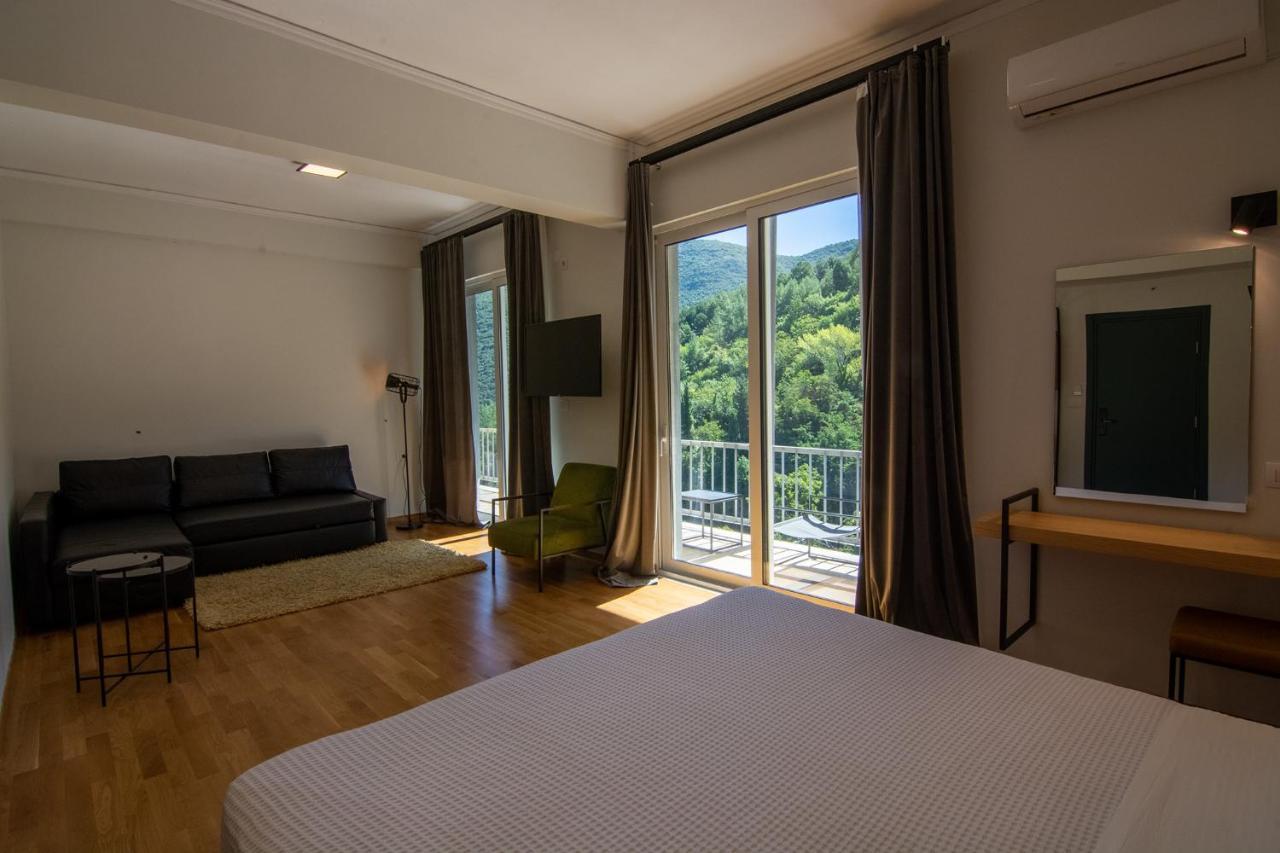 Theoxenia Hotel อันดริตไซนา ภายนอก รูปภาพ